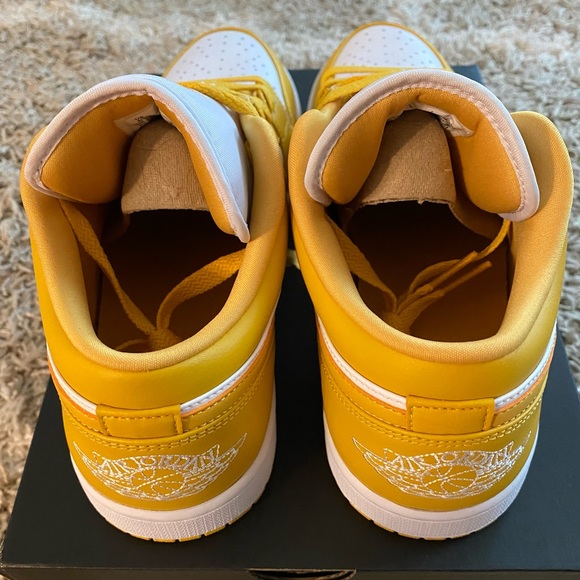 Jordan 1 Low Pollen men’s size 11
